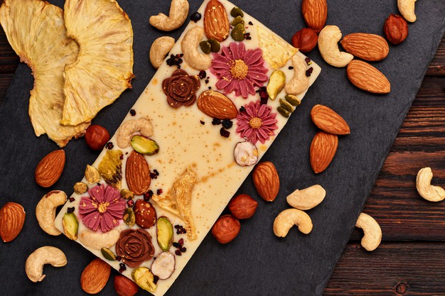 طرز-تهیه-شکلات-شیری-مغز‌دار